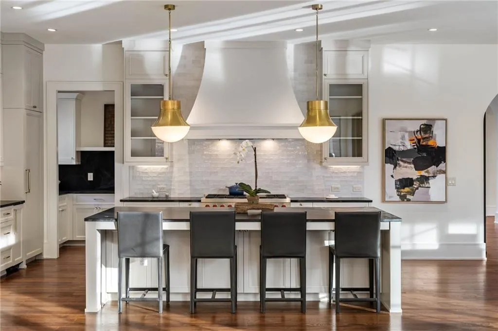 4580 Peachtree Dunwoody Road NE, Atlanta, Georgia 30342, 6 Bedrooms Bedrooms, ,6 BathroomsBathrooms,Residential,Sold,4580 Peachtree Dunwoody Road NE,7344650