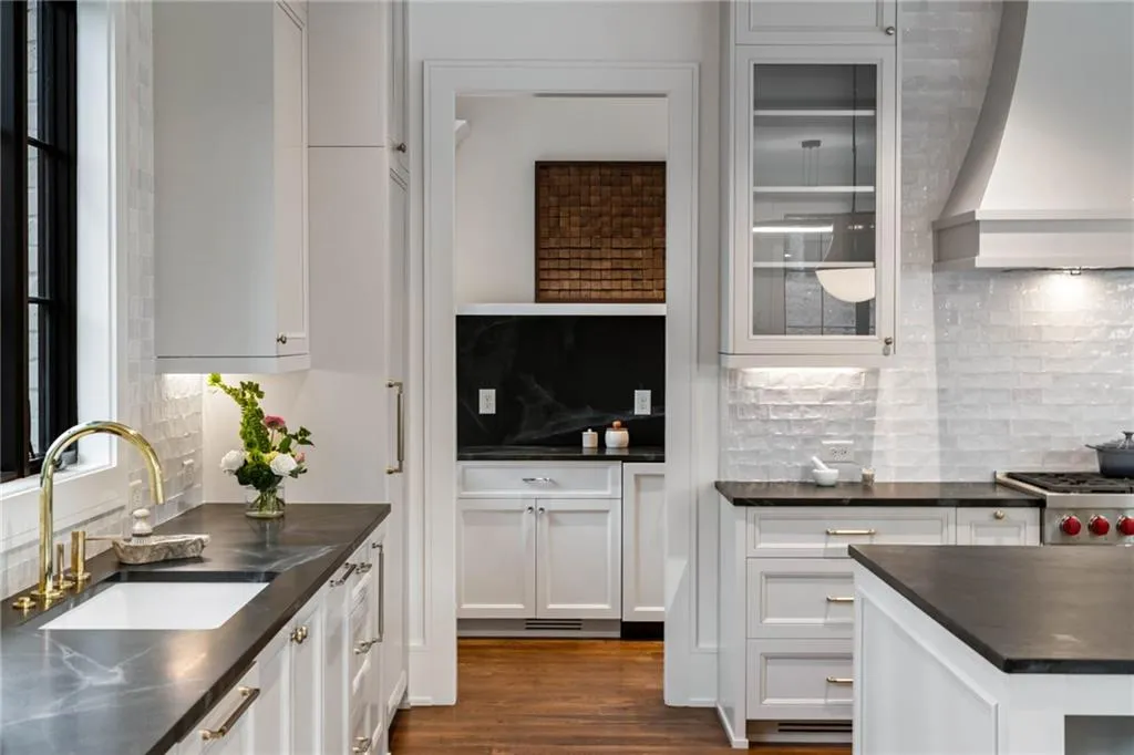 4580 Peachtree Dunwoody Road NE, Atlanta, Georgia 30342, 6 Bedrooms Bedrooms, ,6 BathroomsBathrooms,Residential,Sold,4580 Peachtree Dunwoody Road NE,7344650