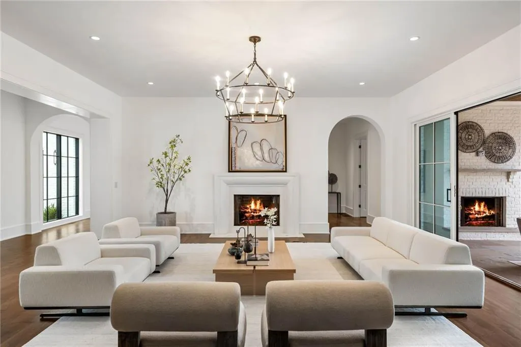 4580 Peachtree Dunwoody Road NE, Atlanta, Georgia 30342, 6 Bedrooms Bedrooms, ,6 BathroomsBathrooms,Residential,Sold,4580 Peachtree Dunwoody Road NE,7344650