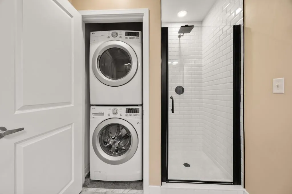 Atlanta, Georgia 30309, 1 Bedroom Bedrooms, ,1 BathroomBathrooms,Residential,For Sale,7605766
