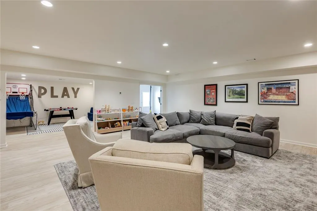 2596 Green Meadows Lane Ne, Brookhaven, Georgia 30319, 5 Bedrooms Bedrooms, ,5 BathroomsBathrooms,Residential,For Sale,2596 Green Meadows Lane Ne,7675938