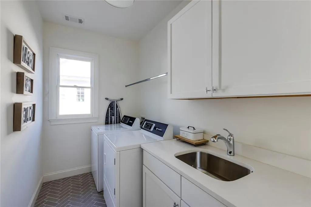 2596 Green Meadows Lane Ne, Brookhaven, Georgia 30319, 5 Bedrooms Bedrooms, ,5 BathroomsBathrooms,Residential,For Sale,2596 Green Meadows Lane Ne,7675938