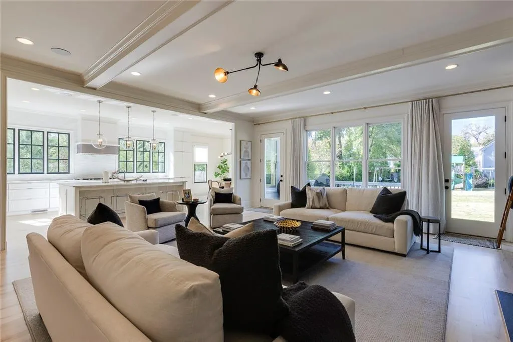 2596 Green Meadows Lane Ne, Brookhaven, Georgia 30319, 5 Bedrooms Bedrooms, ,5 BathroomsBathrooms,Residential,For Sale,2596 Green Meadows Lane Ne,7675938