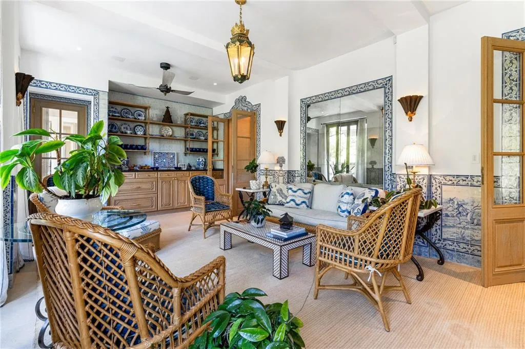 2288 Peachtree Road Nw Unit 6, Atlanta, Georgia 30305, 4 Bedrooms Bedrooms, ,5 BathroomsBathrooms,Residential,For Sale,2288 Peachtree Road Nw Unit 6,7475693