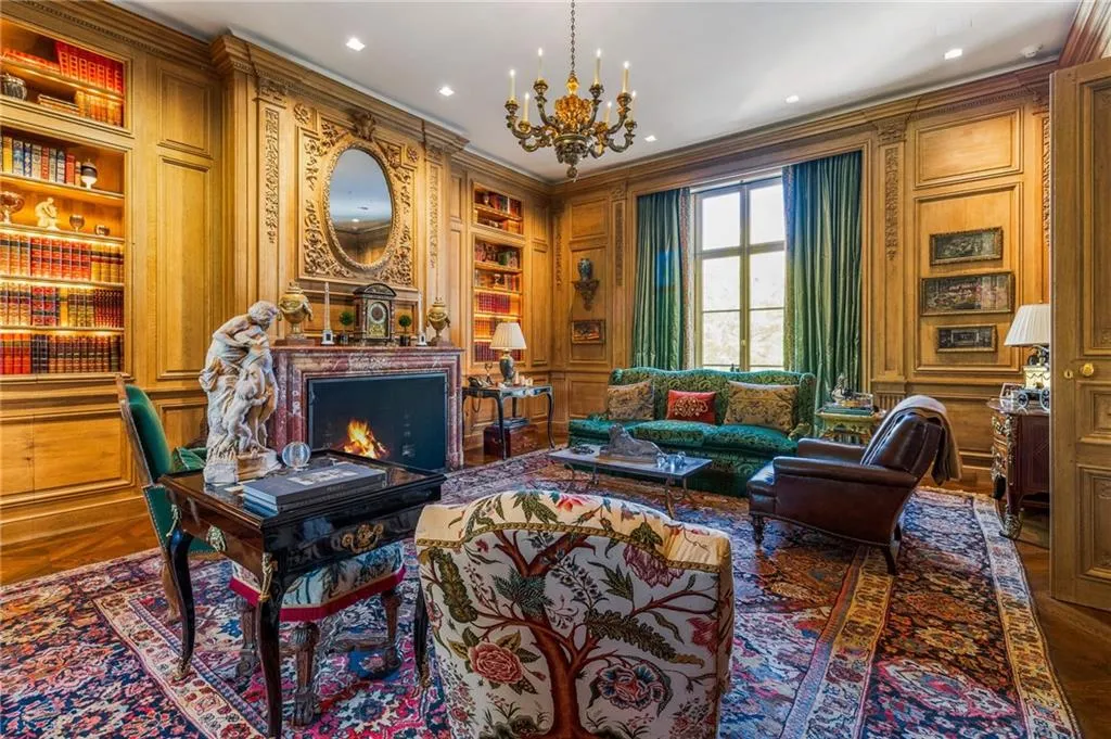 2288 Peachtree Road Nw Unit 6, Atlanta, Georgia 30305, 4 Bedrooms Bedrooms, ,5 BathroomsBathrooms,Residential,For Sale,2288 Peachtree Road Nw Unit 6,7475693