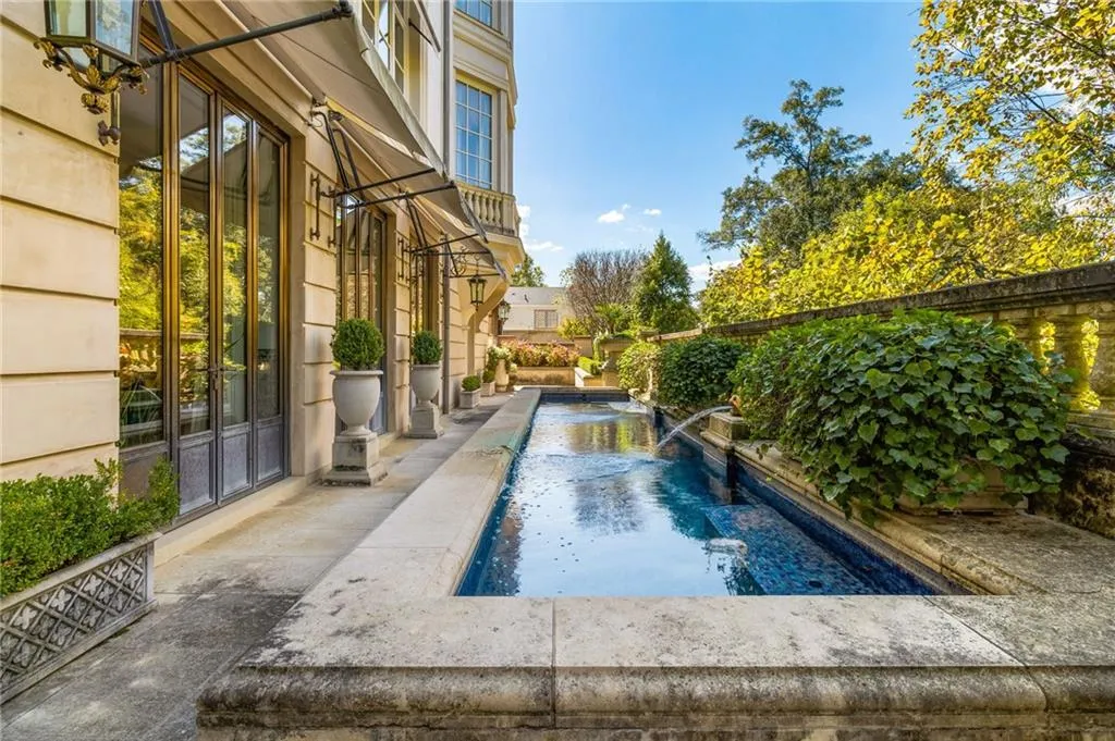 2288 Peachtree Road Nw Unit 6, Atlanta, Georgia 30305, 4 Bedrooms Bedrooms, ,5 BathroomsBathrooms,Residential,For Sale,2288 Peachtree Road Nw Unit 6,7475693