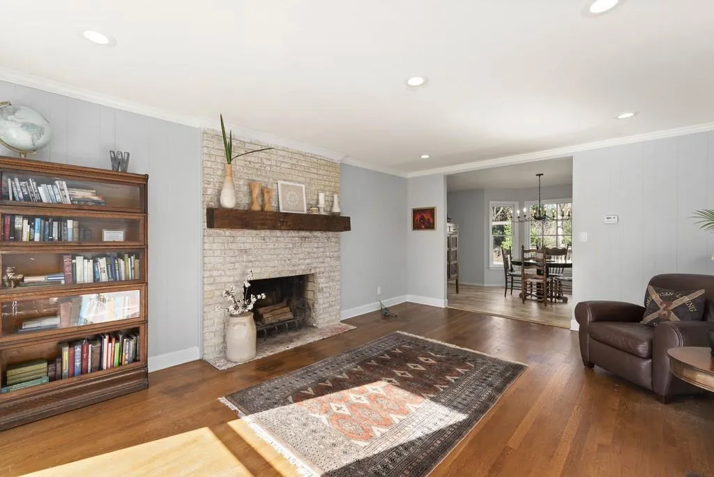 595 Chestnut Hall Lane, Atlanta, Georgia 30327, 4 Bedrooms Bedrooms, ,2 BathroomsBathrooms,Residential,Sold,595 Chestnut Hall Lane,6670758
