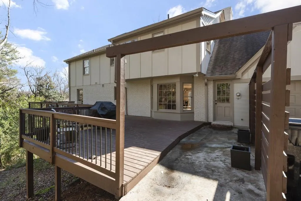 595 Chestnut Hall Lane, Atlanta, Georgia 30327, 4 Bedrooms Bedrooms, ,2 BathroomsBathrooms,Residential,Sold,595 Chestnut Hall Lane,6670758