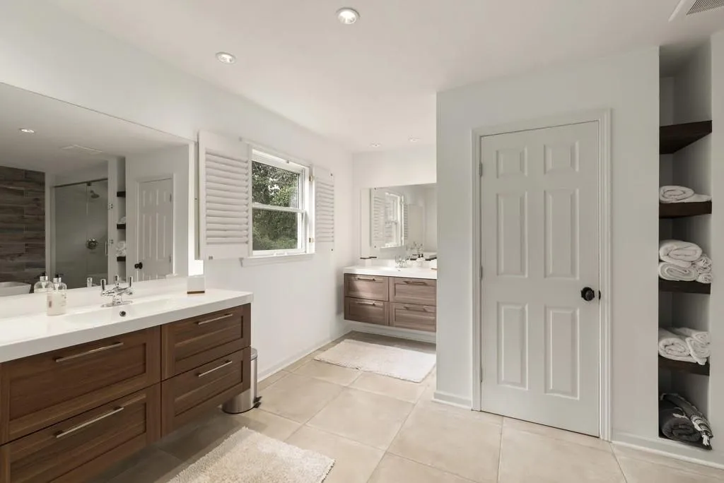 595 Chestnut Hall Lane, Atlanta, Georgia 30327, 4 Bedrooms Bedrooms, ,2 BathroomsBathrooms,Residential,Sold,595 Chestnut Hall Lane,6670758