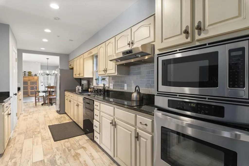 595 Chestnut Hall Lane, Atlanta, Georgia 30327, 4 Bedrooms Bedrooms, ,2 BathroomsBathrooms,Residential,Sold,595 Chestnut Hall Lane,6670758