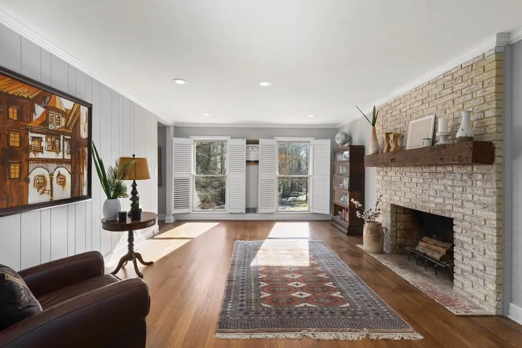 595 Chestnut Hall Lane, Atlanta, Georgia 30327, 4 Bedrooms Bedrooms, ,2 BathroomsBathrooms,Residential,Sold,595 Chestnut Hall Lane,6670758