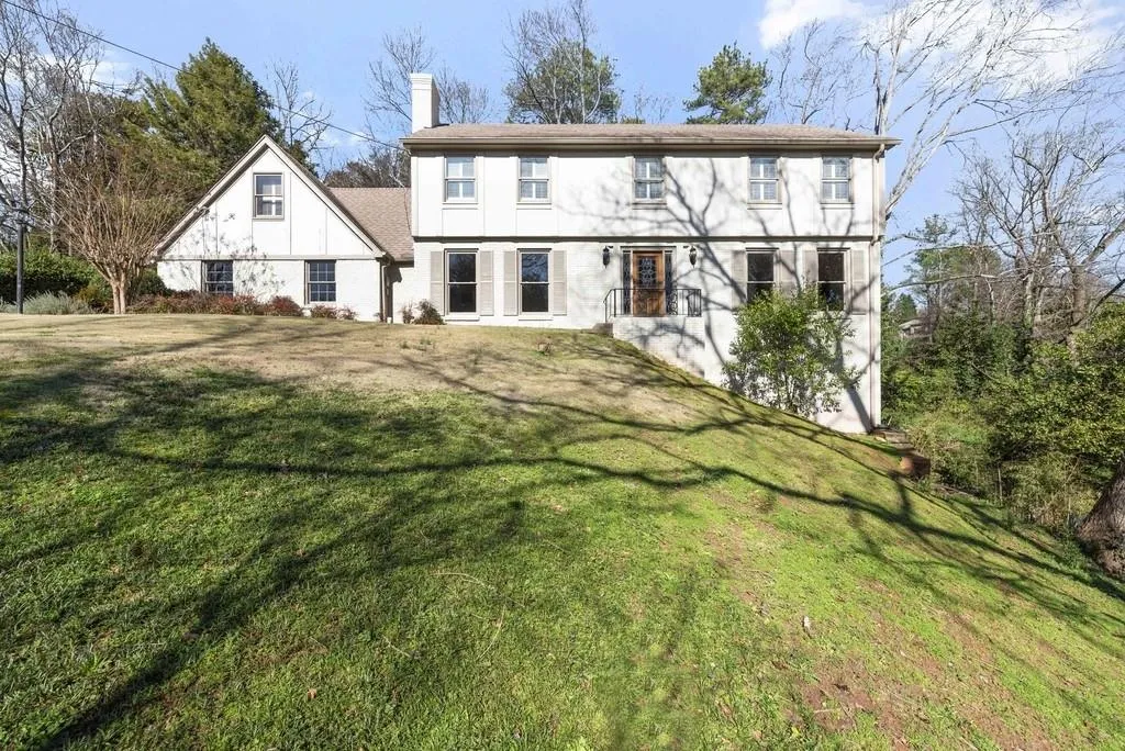 595 Chestnut Hall Lane, Atlanta, Georgia 30327, 4 Bedrooms Bedrooms, ,2 BathroomsBathrooms,Residential,Sold,595 Chestnut Hall Lane,6670758