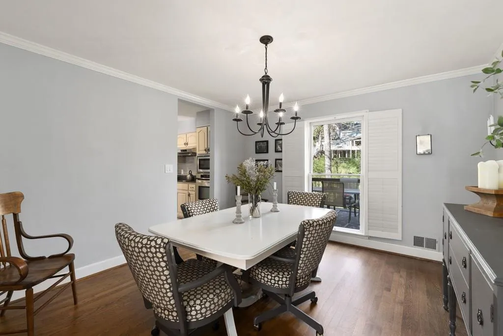 595 Chestnut Hall Lane, Atlanta, Georgia 30327, 4 Bedrooms Bedrooms, ,2 BathroomsBathrooms,Residential,Sold,595 Chestnut Hall Lane,6670758