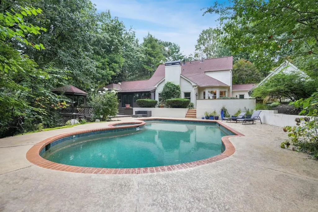 5680 Glen Errol Road, Sandy Springs, Georgia 30327, 4 Bedrooms Bedrooms, ,3 BathroomsBathrooms,Residential,Sold,5680 Glen Errol Road,6954796