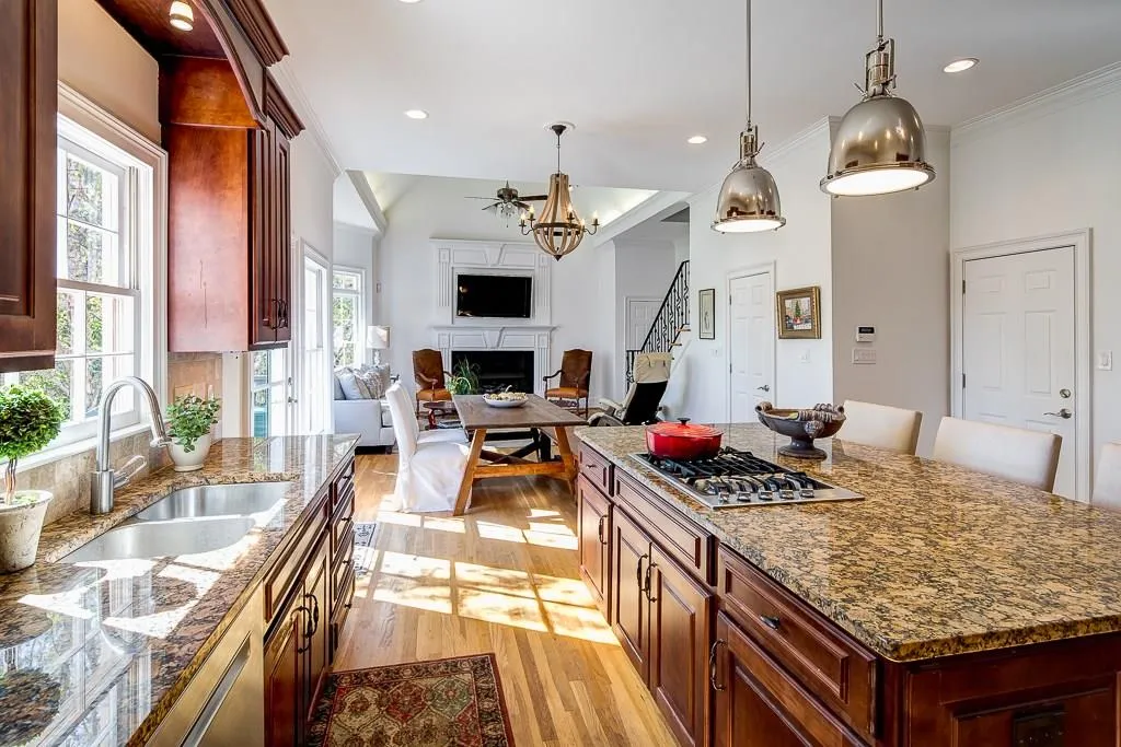 8345 Jett Ferry Road, Sandy Springs, Georgia 30350, 6 Bedrooms Bedrooms, ,5 BathroomsBathrooms,Residential,Sold,8345 Jett Ferry Road,5771702