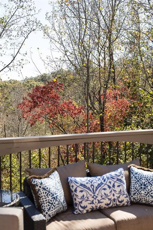 8345 Jett Ferry Road, Sandy Springs, Georgia 30350, 6 Bedrooms Bedrooms, ,5 BathroomsBathrooms,Residential,Sold,8345 Jett Ferry Road,5771702