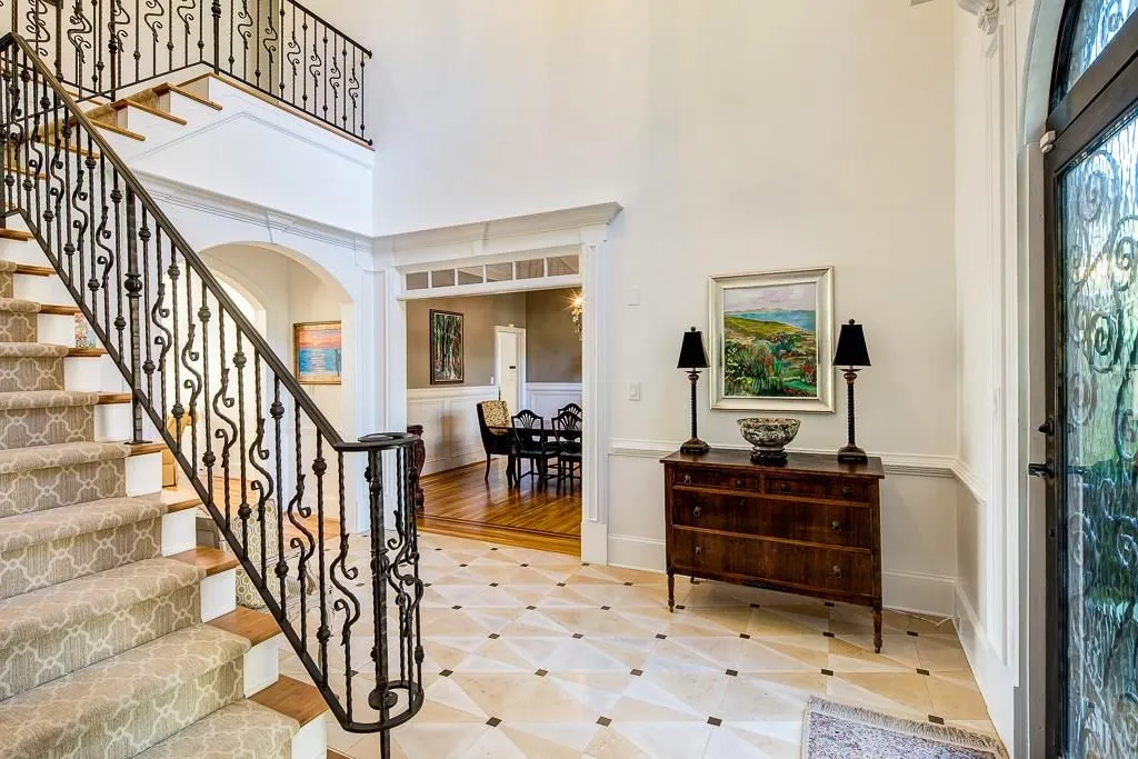 8345 Jett Ferry Road, Sandy Springs, Georgia 30350, 6 Bedrooms Bedrooms, ,5 BathroomsBathrooms,Residential,Sold,8345 Jett Ferry Road,5771702