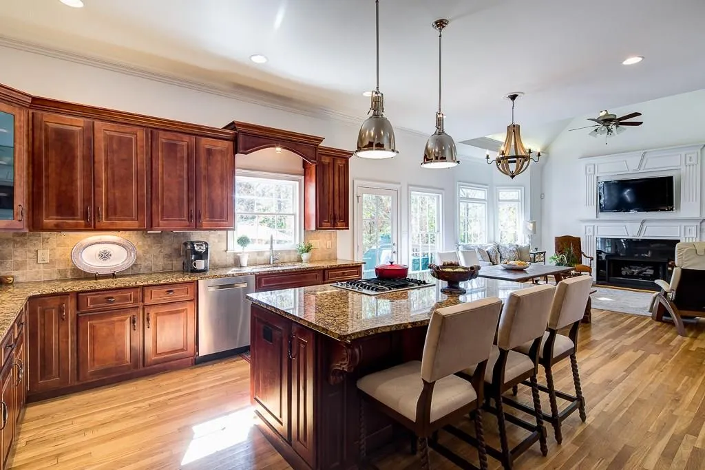 8345 Jett Ferry Road, Sandy Springs, Georgia 30350, 6 Bedrooms Bedrooms, ,5 BathroomsBathrooms,Residential,Sold,8345 Jett Ferry Road,5771702
