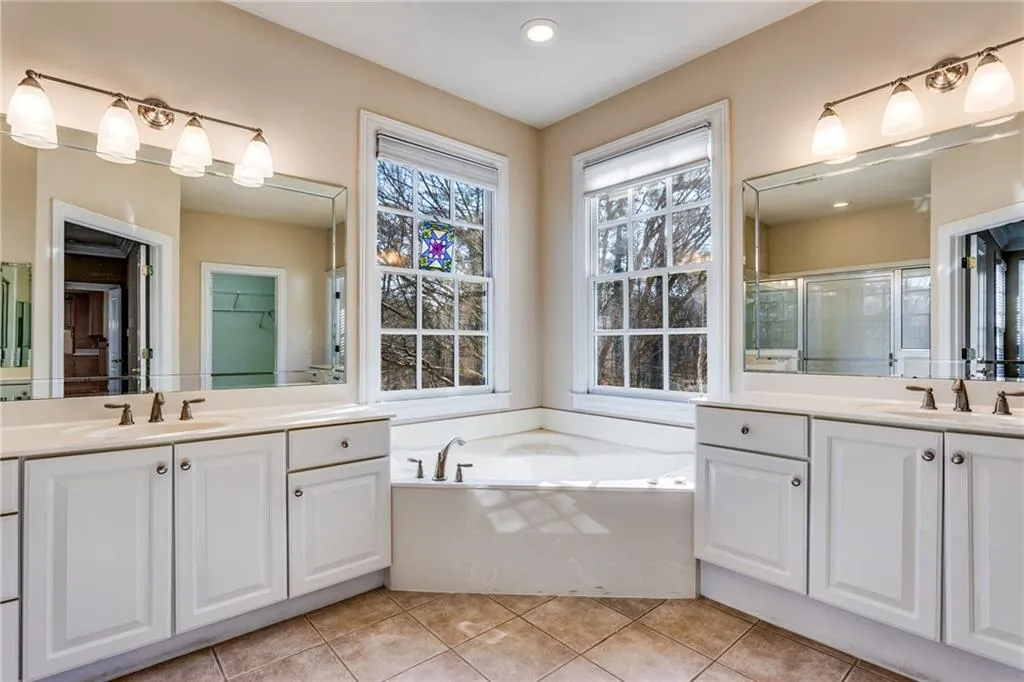 3503 Greenwood Close, Sandy Springs, Georgia 30319, 5 Bedrooms Bedrooms, ,5 BathroomsBathrooms,Residential,Sold,3503 Greenwood Close,6996686