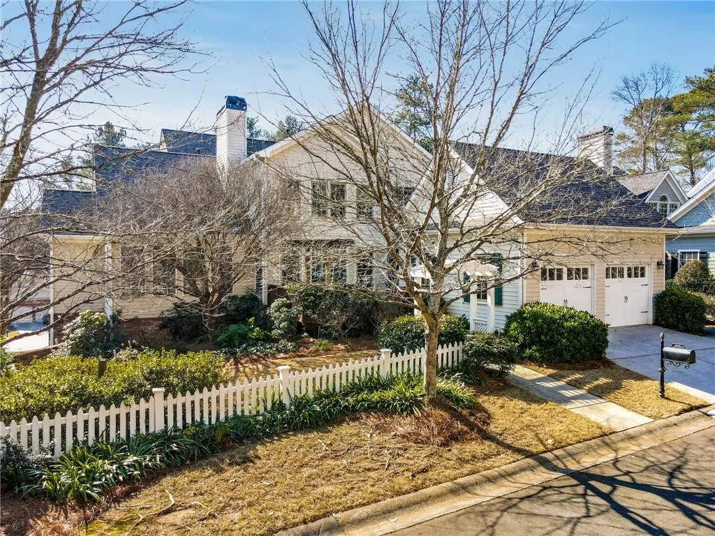 3503 Greenwood Close, Sandy Springs, Georgia 30319, 5 Bedrooms Bedrooms, ,5 BathroomsBathrooms,Residential,Sold,3503 Greenwood Close,6996686