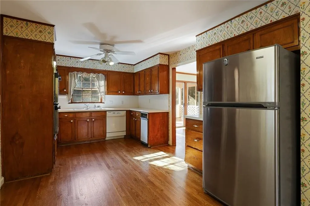 561 Dalrymple Road, Sandy Springs, Georgia 30328, 6 Bedrooms Bedrooms, ,4 BathroomsBathrooms,Residential,Sold,561 Dalrymple Road,5776742