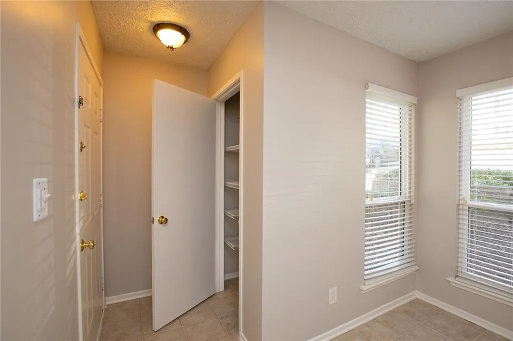 6808 Glenridge Drive Unit H, Sandy Springs, Georgia 30328, 1 Bedroom Bedrooms, ,1 BathroomBathrooms,Residential,Sold,6808 Glenridge Drive Unit H,7130907