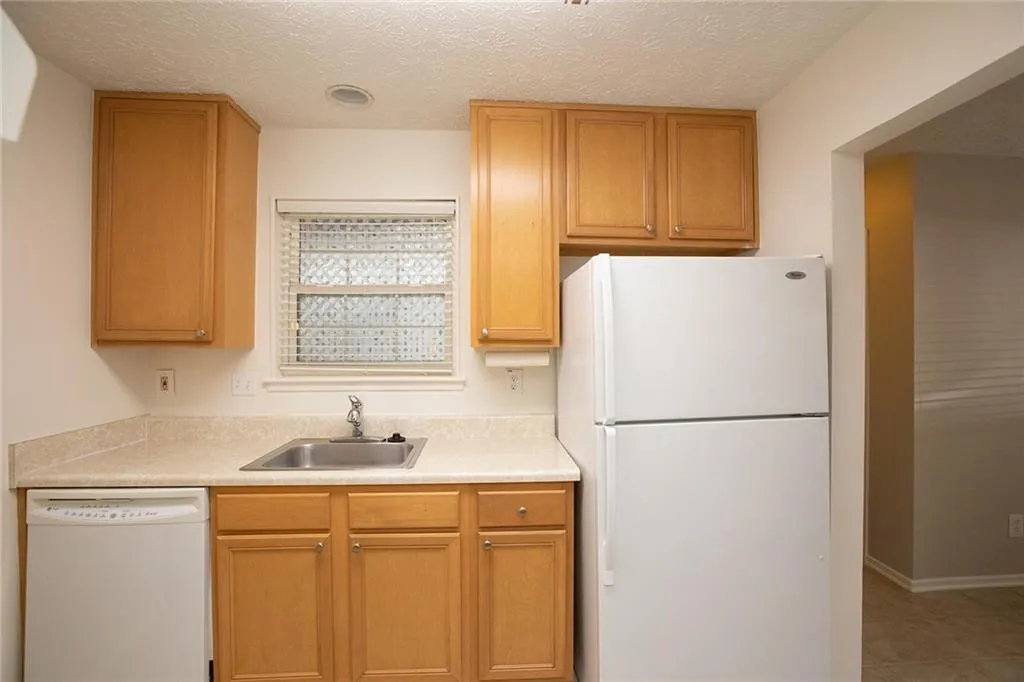 6808 Glenridge Drive Unit H, Sandy Springs, Georgia 30328, 1 Bedroom Bedrooms, ,1 BathroomBathrooms,Residential,Sold,6808 Glenridge Drive Unit H,7130907