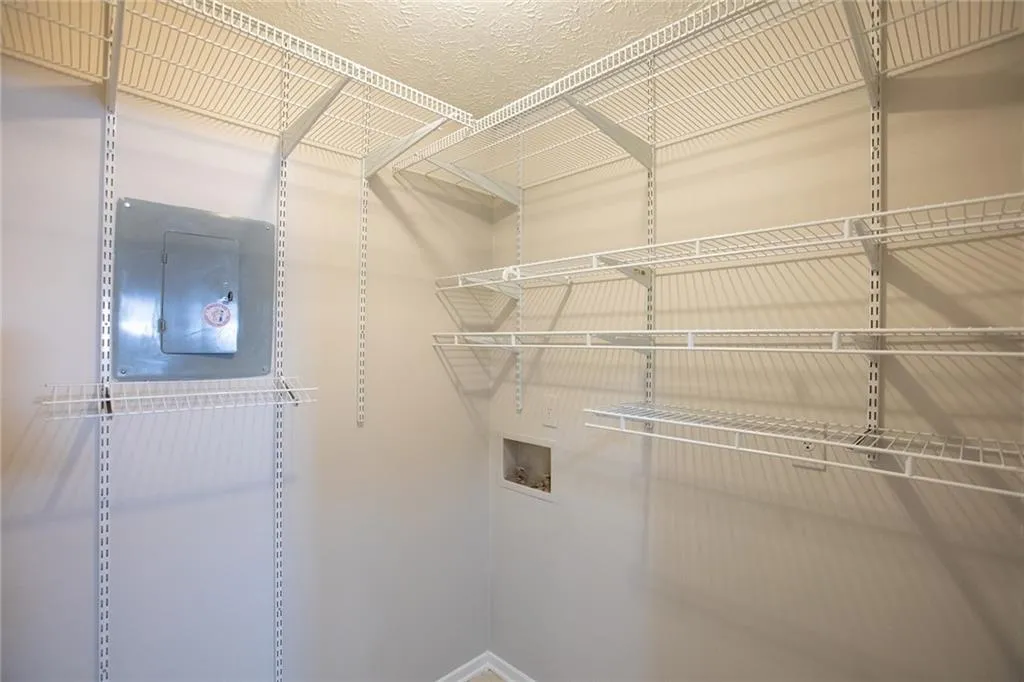 6808 Glenridge Drive Unit H, Sandy Springs, Georgia 30328, 1 Bedroom Bedrooms, ,1 BathroomBathrooms,Residential,Sold,6808 Glenridge Drive Unit H,7130907