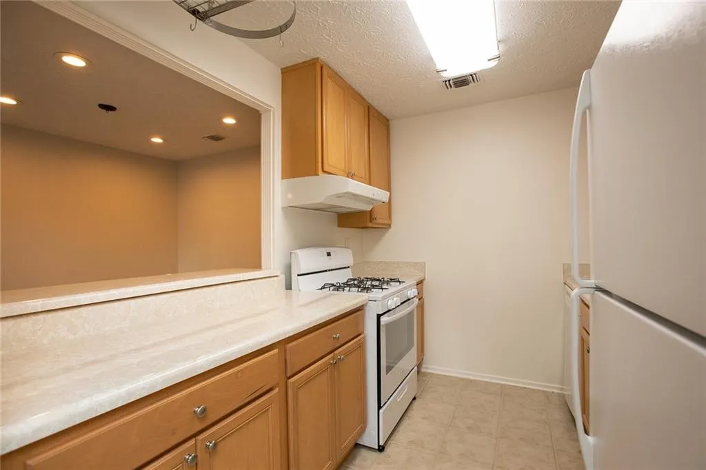 6808 Glenridge Drive Unit H, Sandy Springs, Georgia 30328, 1 Bedroom Bedrooms, ,1 BathroomBathrooms,Residential,Sold,6808 Glenridge Drive Unit H,7130907