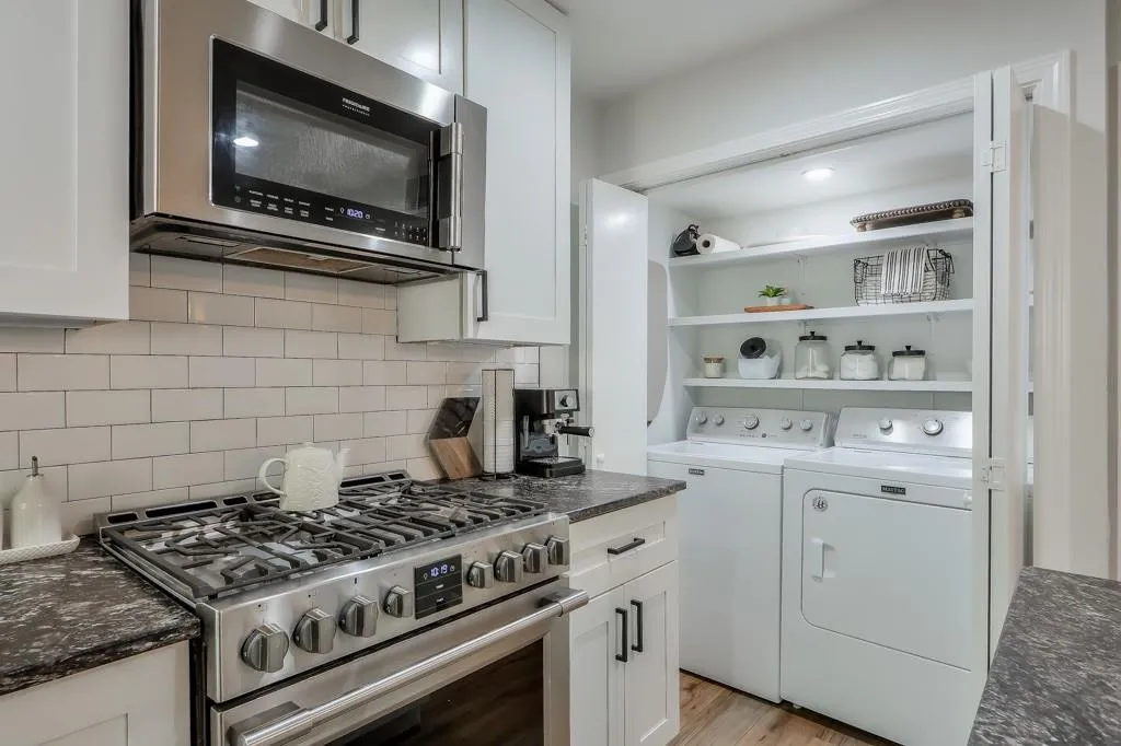 5400 Roswell Road Unit J6, Sandy Springs, Georgia 30342, 3 Bedrooms Bedrooms, ,2 BathroomsBathrooms,Residential,Sold,5400 Roswell Road Unit J6,7407795