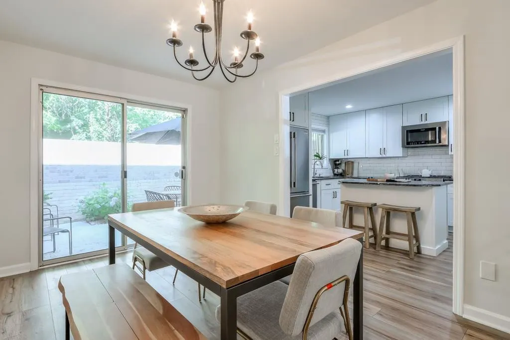 5400 Roswell Road Unit J6, Sandy Springs, Georgia 30342, 3 Bedrooms Bedrooms, ,2 BathroomsBathrooms,Residential,Sold,5400 Roswell Road Unit J6,7407795