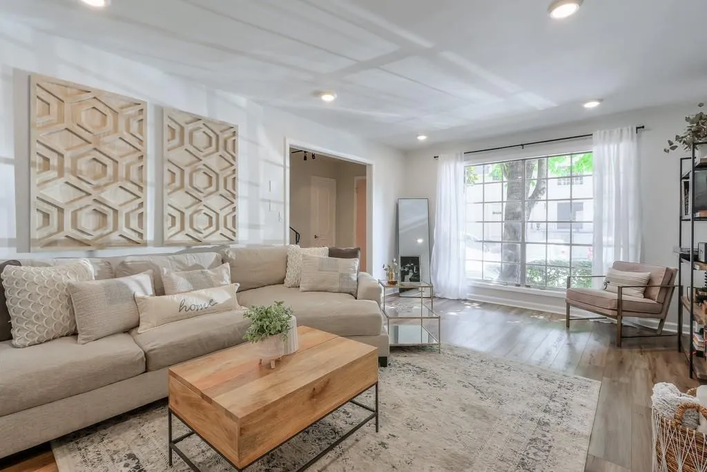 5400 Roswell Road Unit J6, Sandy Springs, Georgia 30342, 3 Bedrooms Bedrooms, ,2 BathroomsBathrooms,Residential,Sold,5400 Roswell Road Unit J6,7407795
