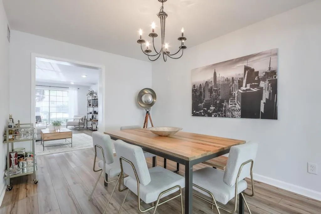 5400 Roswell Road Unit J6, Sandy Springs, Georgia 30342, 3 Bedrooms Bedrooms, ,2 BathroomsBathrooms,Residential,Sold,5400 Roswell Road Unit J6,7407795