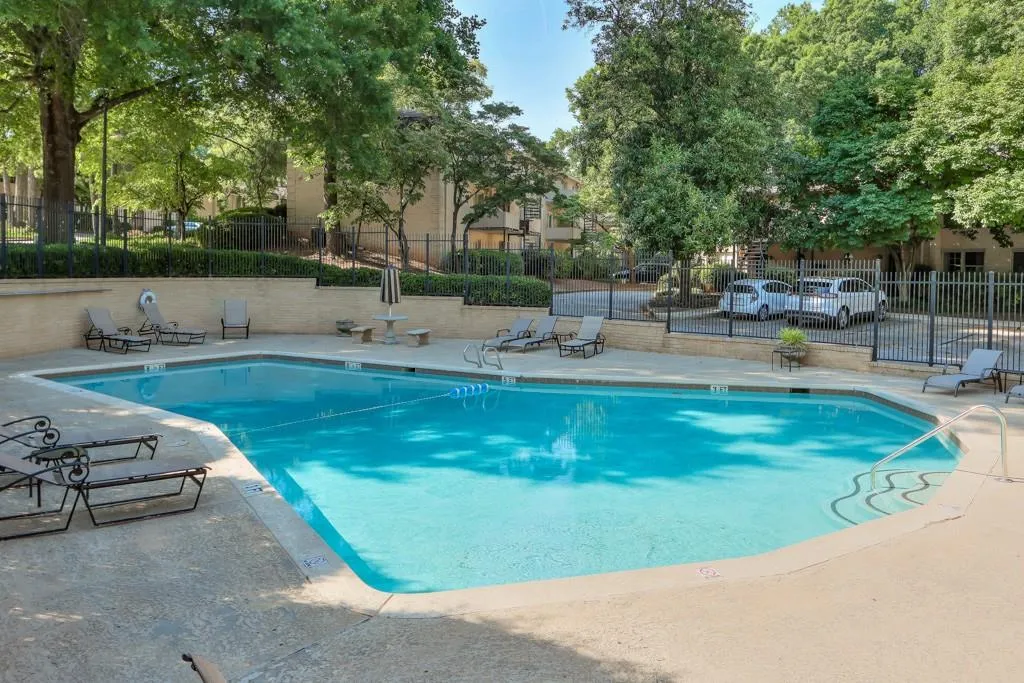 5400 Roswell Road Unit J6, Sandy Springs, Georgia 30342, 3 Bedrooms Bedrooms, ,2 BathroomsBathrooms,Residential,Sold,5400 Roswell Road Unit J6,7407795