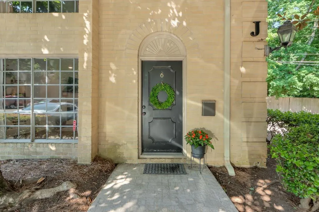 5400 Roswell Road Unit J6, Sandy Springs, Georgia 30342, 3 Bedrooms Bedrooms, ,2 BathroomsBathrooms,Residential,Sold,5400 Roswell Road Unit J6,7407795