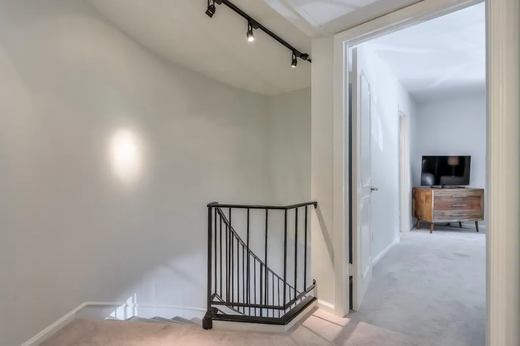 5400 Roswell Road Unit J6, Sandy Springs, Georgia 30342, 3 Bedrooms Bedrooms, ,2 BathroomsBathrooms,Residential,Sold,5400 Roswell Road Unit J6,7407795