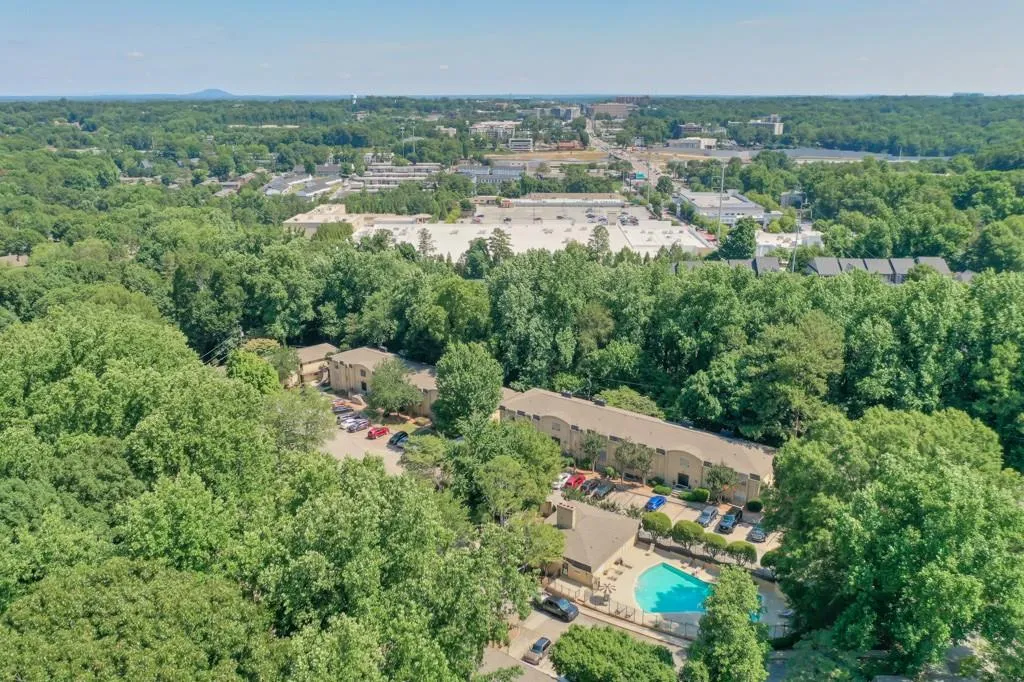 5400 Roswell Road Unit J6, Sandy Springs, Georgia 30342, 3 Bedrooms Bedrooms, ,2 BathroomsBathrooms,Residential,Sold,5400 Roswell Road Unit J6,7407795