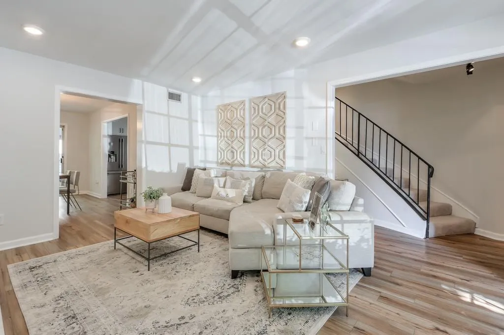 5400 Roswell Road Unit J6, Sandy Springs, Georgia 30342, 3 Bedrooms Bedrooms, ,2 BathroomsBathrooms,Residential,Sold,5400 Roswell Road Unit J6,7407795