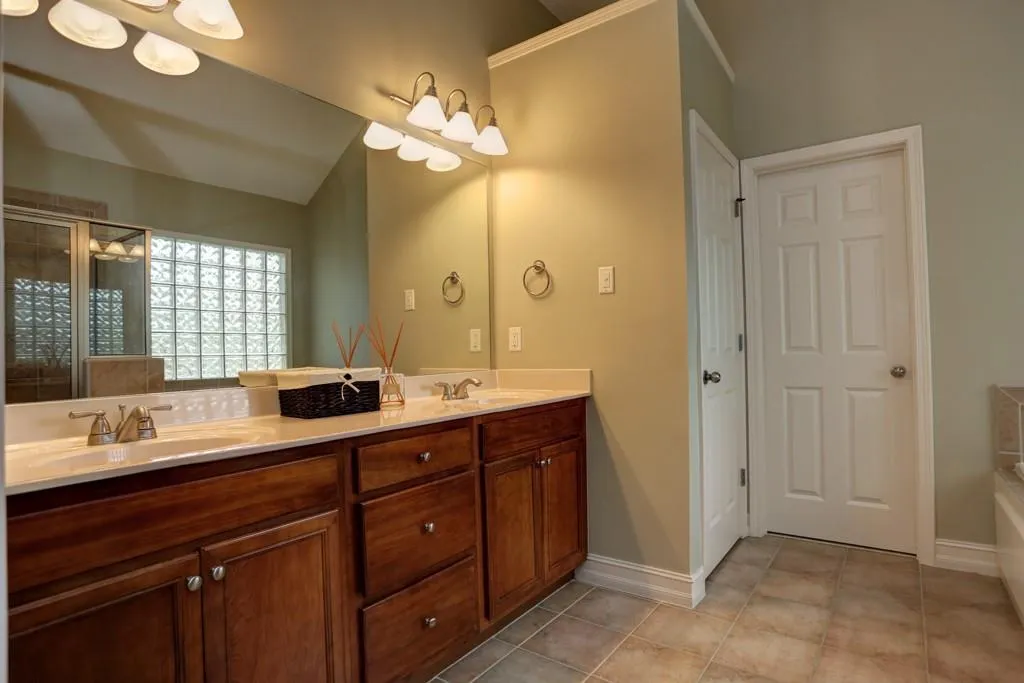 7255 Village Creek Trace, Atlanta, Georgia 30328, 4 Bedrooms Bedrooms, ,3 BathroomsBathrooms,Residential,Sold,7255 Village Creek Trace,5669071