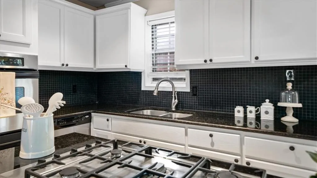 5663 Kingsport Drive Unit 6, Atlanta, Georgia 30342, 2 Bedrooms Bedrooms, ,1 BathroomBathrooms,Residential,Sold,5663 Kingsport Drive Unit 6,7362961 5663 Kingsport Drive Unit 6, Atlanta, Georgia 30342, 2 Bedrooms Bedrooms, ,1 BathroomBathrooms,Residential,Sold,5663 Kingsport Drive Unit 6,7362961