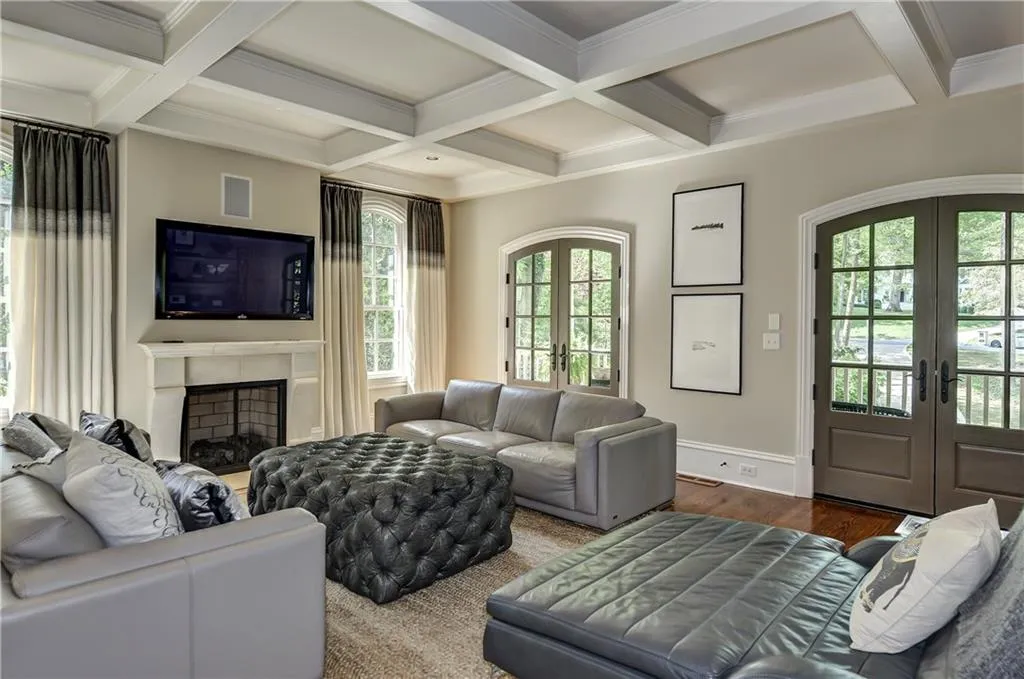 3915 Club Drive Ne, Atlanta, Georgia 30319, 5 Bedrooms Bedrooms, ,4 BathroomsBathrooms,Residential,Sold,3915 Club Drive Ne,5682430