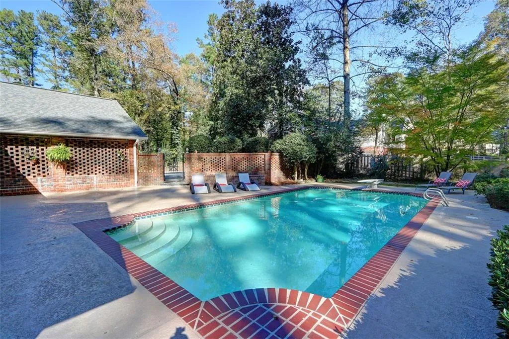 496 Londonberry Road, Atlanta, Georgia 30327, 3 Bedrooms Bedrooms, ,3 BathroomsBathrooms,Residential,Sold,496 Londonberry Road,6804465