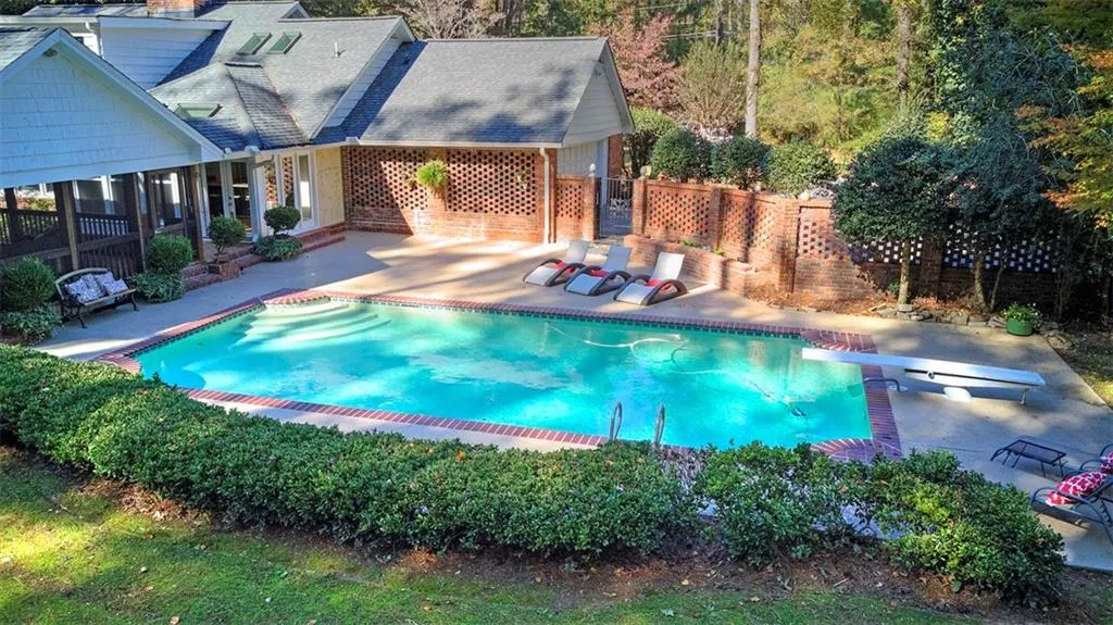 496 Londonberry Road, Atlanta, Georgia 30327, 3 Bedrooms Bedrooms, ,3 BathroomsBathrooms,Residential,Sold,496 Londonberry Road,6804465