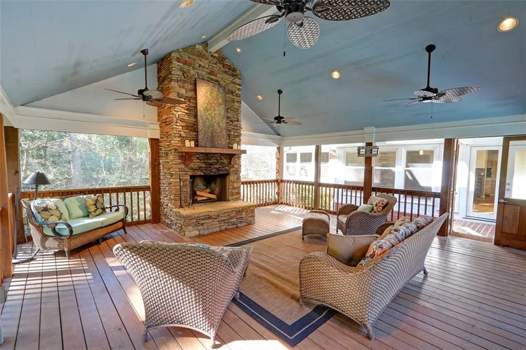 496 Londonberry Road, Atlanta, Georgia 30327, 3 Bedrooms Bedrooms, ,3 BathroomsBathrooms,Residential,Sold,496 Londonberry Road,6804465