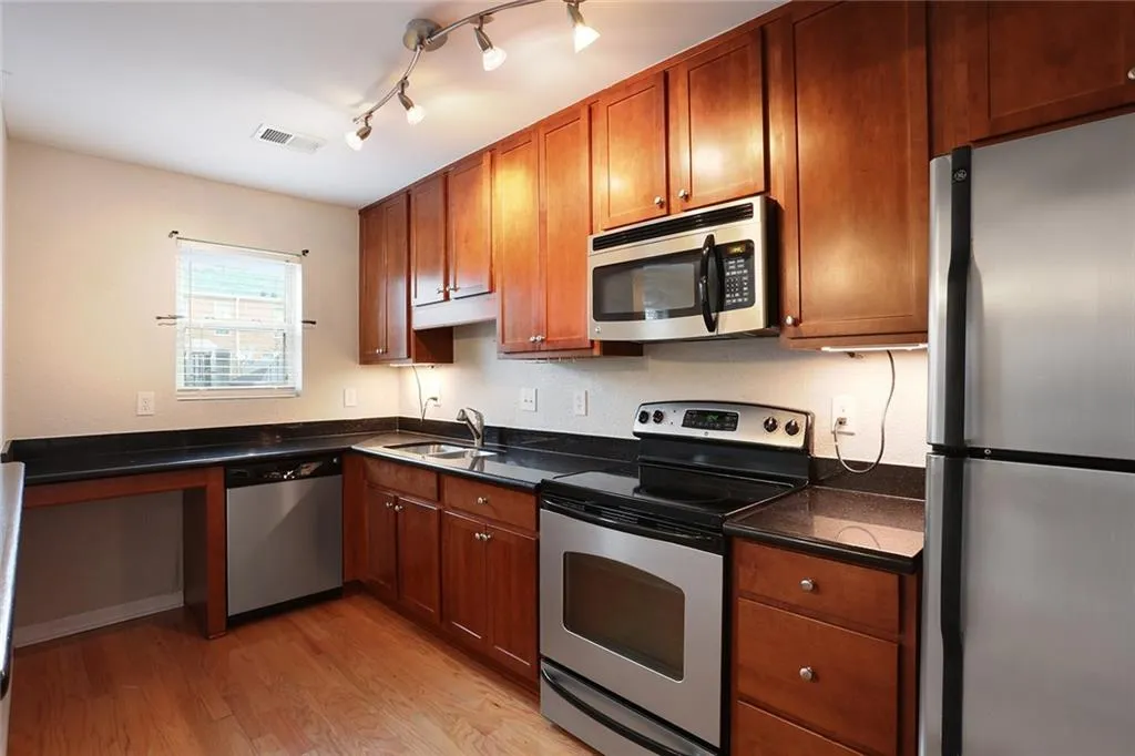 165 N River Drive Unit F, Sandy Springs, Georgia 30350, 2 Bedrooms Bedrooms, ,2 BathroomsBathrooms,Residential,Sold,165 N River Drive Unit F,5790847