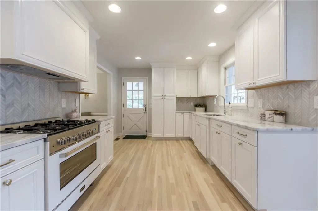435 Amberidge Trail, Sandy Springs, Georgia 30328, 5 Bedrooms Bedrooms, ,3 BathroomsBathrooms,Residential,Sold,435 Amberidge Trail,6000490