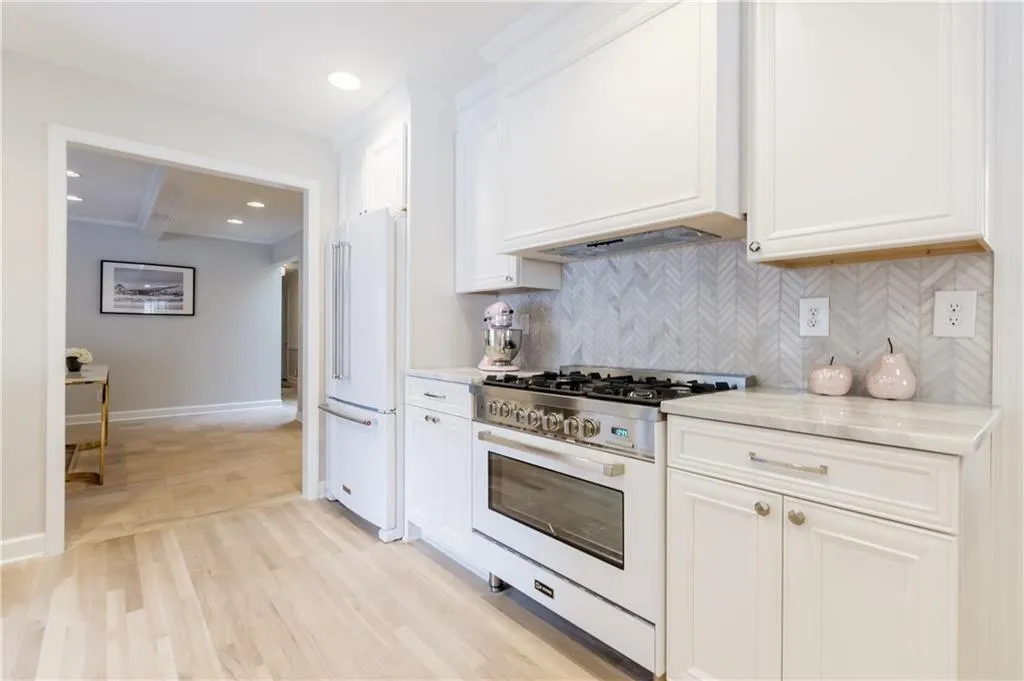 435 Amberidge Trail, Sandy Springs, Georgia 30328, 5 Bedrooms Bedrooms, ,3 BathroomsBathrooms,Residential,Sold,435 Amberidge Trail,6000490