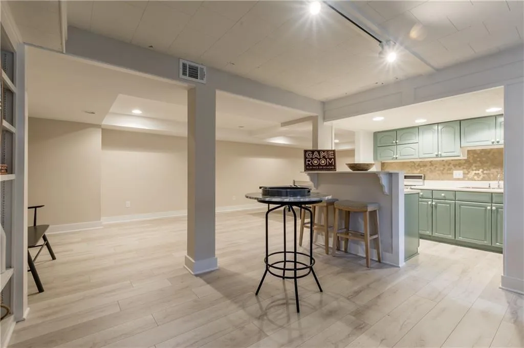 435 Amberidge Trail, Sandy Springs, Georgia 30328, 5 Bedrooms Bedrooms, ,3 BathroomsBathrooms,Residential,Sold,435 Amberidge Trail,6000490