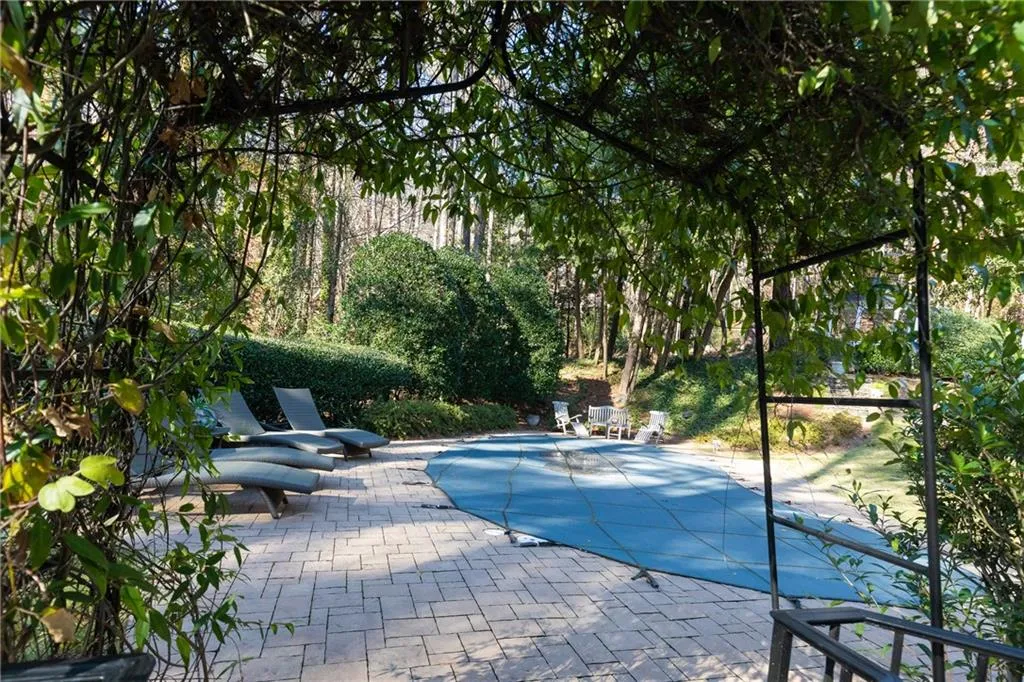 1155 Crest Valley Drive, Sandy Springs, Georgia 30327, 5 Bedrooms Bedrooms, ,5 BathroomsBathrooms,Residential,Sold,1155 Crest Valley Drive,6817509