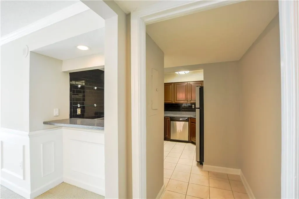 2870 Pharr Court South Nw Unit 305, Atlanta, Georgia 30305, 2 Bedrooms Bedrooms, ,2 BathroomsBathrooms,Residential,Sold,2870 Pharr Court South Nw Unit 305,5682458